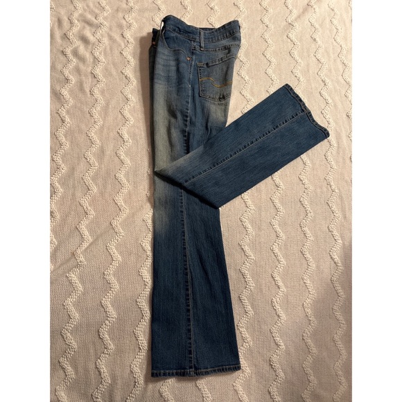 Levi Strauss & Co. Gold Label Women's Totally Shaping Bootcut Jeans. Size: 2S - Picture 6 of 11
